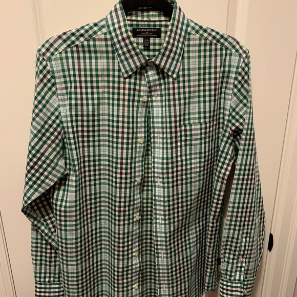 Banana Republic non-iron plaid shirt. Green. Med.